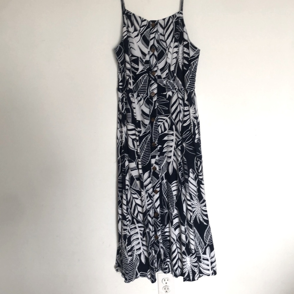 Elegant Black and White Leaf Print Dress